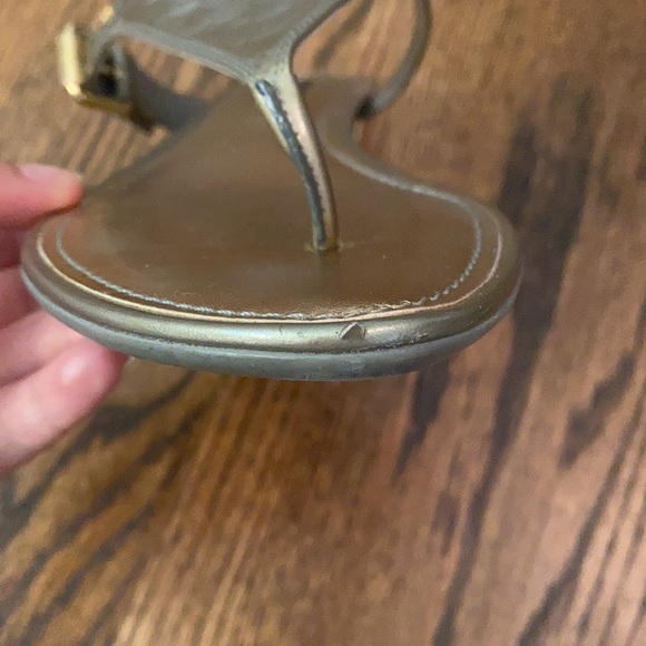 Louis Vuitton "No Doubt" Vernis Thong Sandals 37 - Picture 10 of 17